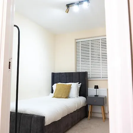 Entire Stylish House-games Room-6 Guests Capacity Birmingham