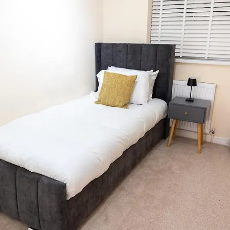 Holiday home Entire Stylish House-games Room-6 Guests Capacity *